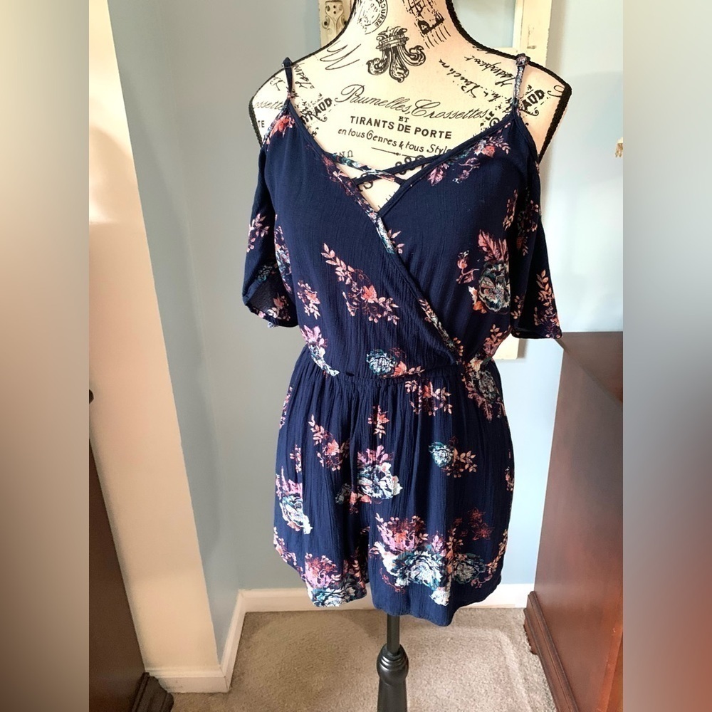 Juniors MUDD Navy Floral Cold Shoulder Romper size Small